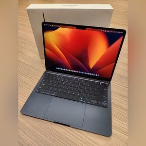 Macbook air 15” M2 chip midnight